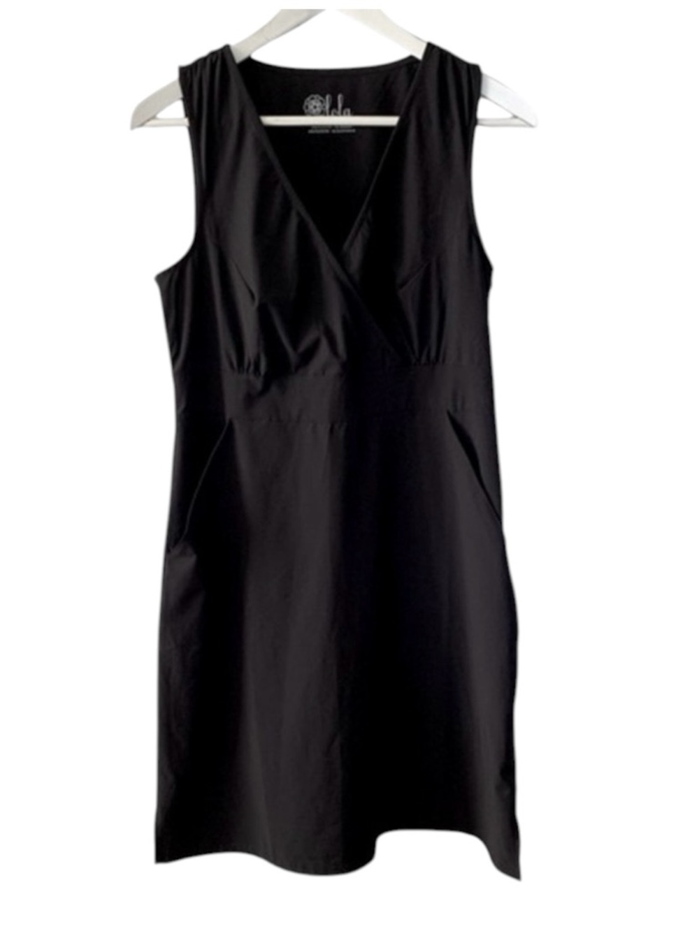 LOLA Size Medium Black Sleeveless V Neck Stretchy Knee Length Shift Dress